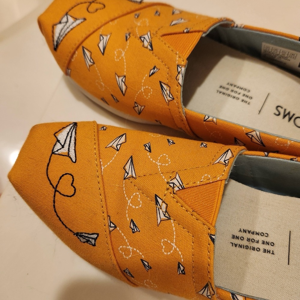 Tom’s alpargata paper planes size 5.5. Very gently worn. - Picture 2 of 3